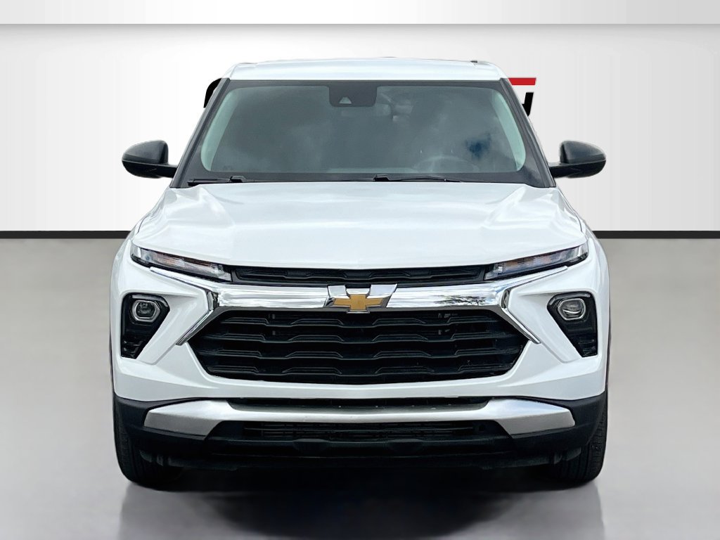 Used 2025 Chevrolet TrailBlazer LS w/ LS Convenience Package FWD image 2