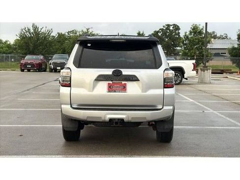 Certified 2021 Toyota 4Runner Venture w/ Moonroof Package AWD/4WD image 7