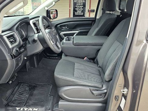 Used 2017 Nissan Titan SV image 13