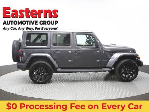 Used 2025 Jeep Wrangler Unlimited Sahara AWD/4WD image 40