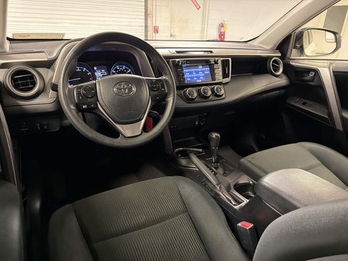 Used 2017 Toyota RAV4 LE FWD image 28