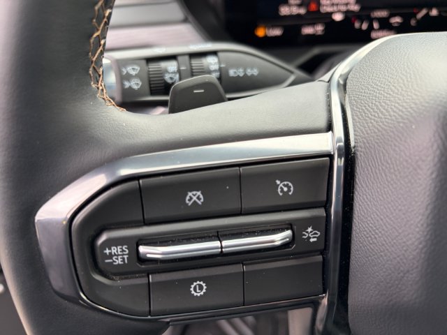 Used 2026 GMC Acadia AT4 w/ Luxury Package AWD/4WD image 28