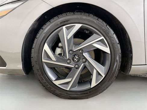 Used 2024 Hyundai Elantra Limited FWD image 30