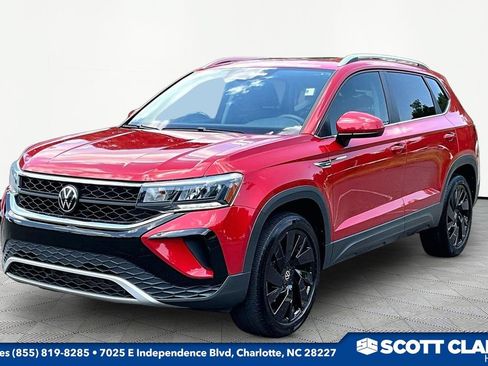 Used 2024 Volkswagen Taos SE AWD/4WD image 3