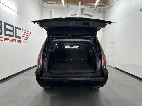 Used 2019 Cadillac Escalade ESV Luxury AWD/4WD image 13