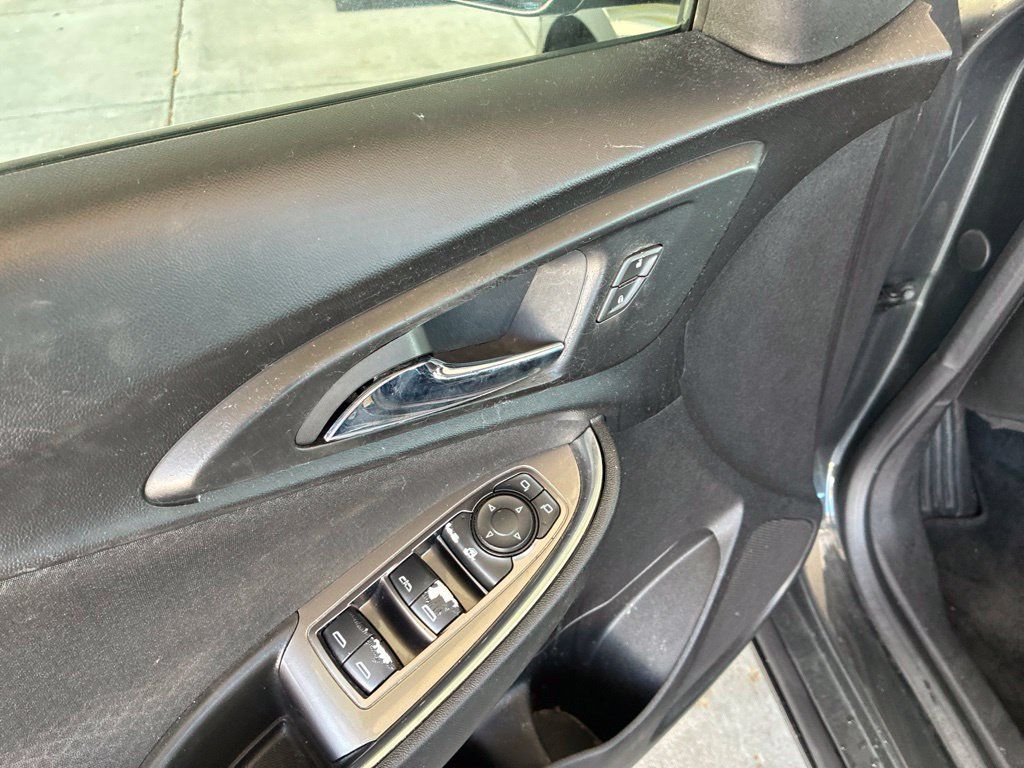 Used 2018 Chevrolet Malibu LT FWD image 20