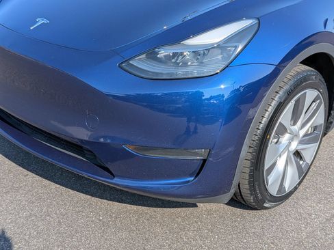 Used 2023 Tesla Model Y Long Range AWD/4WD image 9