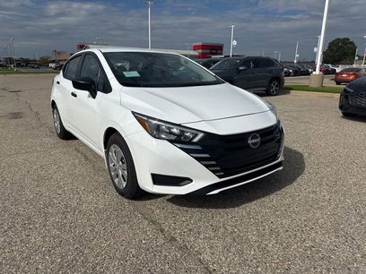 New 2025 Nissan Versa S w/ Trunk Package