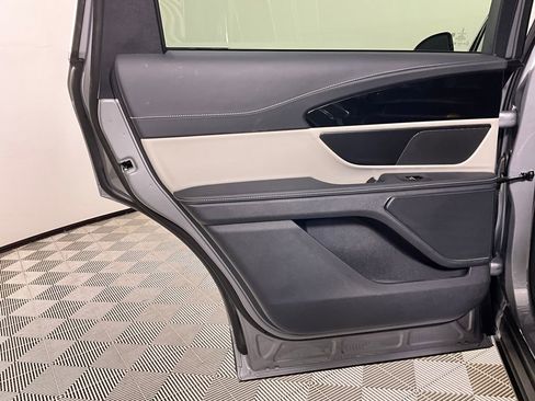 Used 2025 Lincoln Nautilus Premier image 26