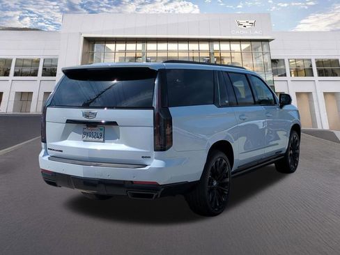 Used 2026 Cadillac Escalade ESV Platinum Sport w/ LPO, ONYX Package AWD/4WD image 5