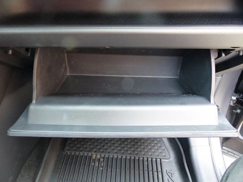 Used 2025 Toyota RAV4 XLE w/ Convenience Package image 44