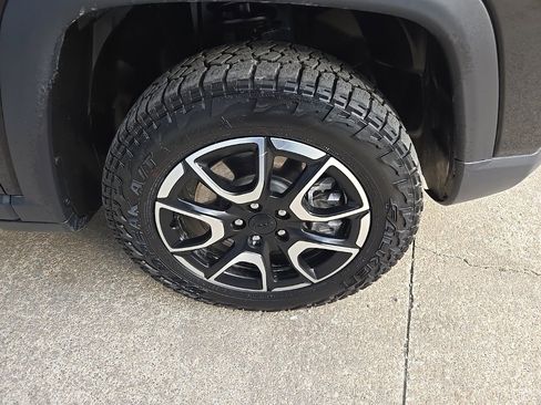 Used 2024 Jeep Compass Trailhawk image 31