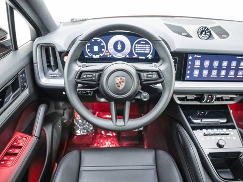 Certified 2025 Porsche Cayenne Coupe image 15