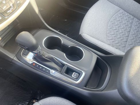 Used 2022 Chevrolet Equinox LS image 41