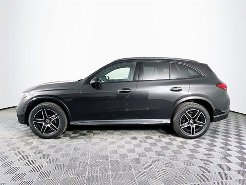 Used 2025 Mercedes-Benz GLC 300 4MATIC image 3