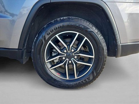 Used 2019 Jeep Grand Cherokee Trailhawk AWD/4WD image 23