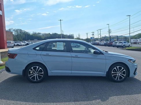 Used 2025 Volkswagen Jetta Sport FWD image 2