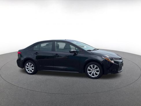 Used 2025 Toyota Corolla LE FWD image 2