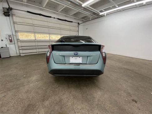 Used 2016 Toyota Prius Four image 5