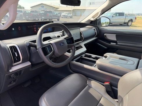 Used 2025 Ford Expedition Active AWD/4WD image 11