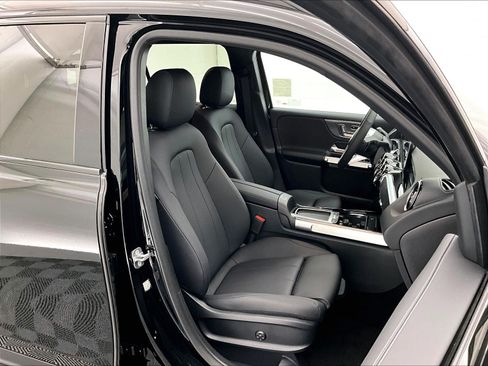 Used 2026 Mercedes-Benz GLB 250 image 5