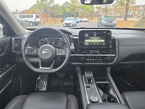 Certified 2025 Nissan Pathfinder SL image 13