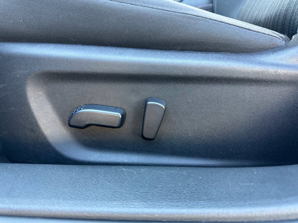 Used 2025 Nissan Altima 2.5 SV FWD image 12