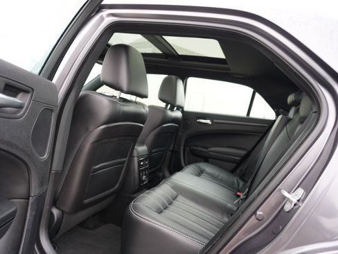 Used 2013 Chrysler 300 S w/ Luxury Group image 18