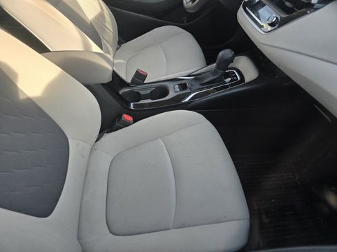Used 2021 Toyota Corolla LE image 14