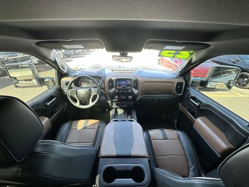 Used 2023 Chevrolet Silverado 2500 High Country w/ Technology Package image 18