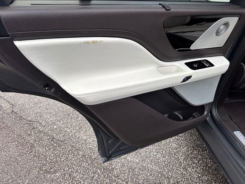 Used 2021 Lincoln Aviator Black Label w/ Class IV Trailer Tow Package image 21