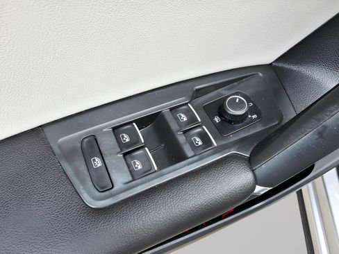 Used 2020 Volkswagen Tiguan SE R-Line image 24