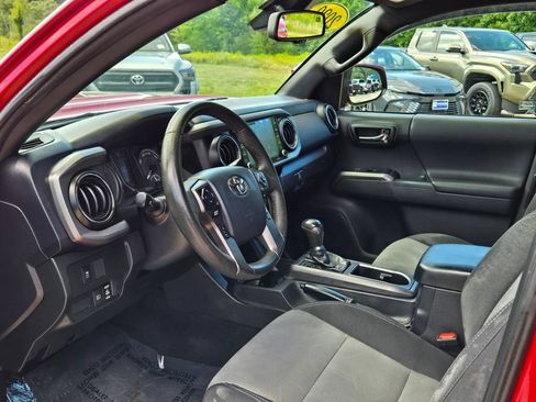 Used 2020 Toyota Tacoma TRD Sport w/ Technology Package AWD/4WD image 13