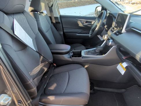 Used 2025 Toyota RAV4 XLE image 29