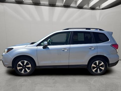 Used 2017 Subaru Forester 2.5i Limited AWD/4WD image 2