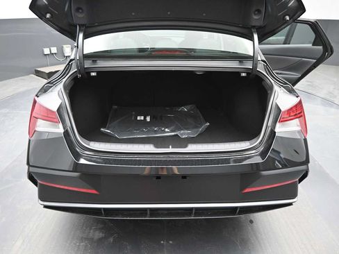 New 2026 Hyundai Elantra Limited FWD image 13