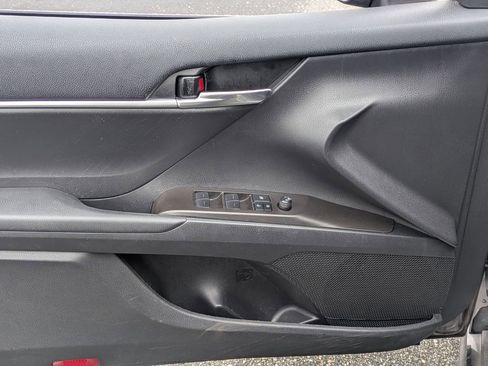 Used 2022 Toyota Camry SE image 12