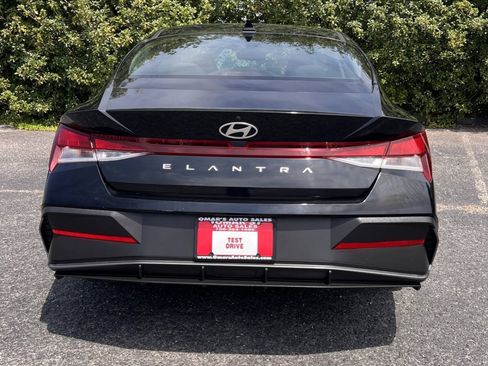Used 2024 Hyundai Elantra SE FWD image 6