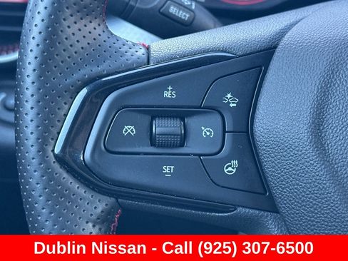 Used 2025 Chevrolet Trax RS FWD image 36