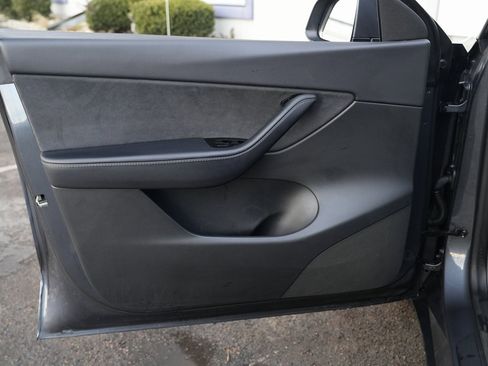 Used 2020 Tesla Model Y Long Range image 25