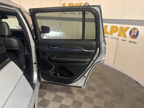 Used 2023 Jeep Grand Cherokee L Overland AWD/4WD image 32