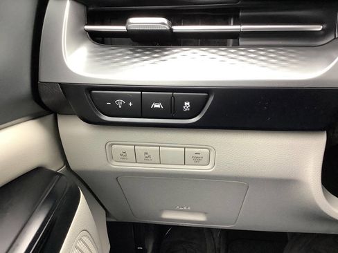 Used 2024 Kia Carnival LX image 51