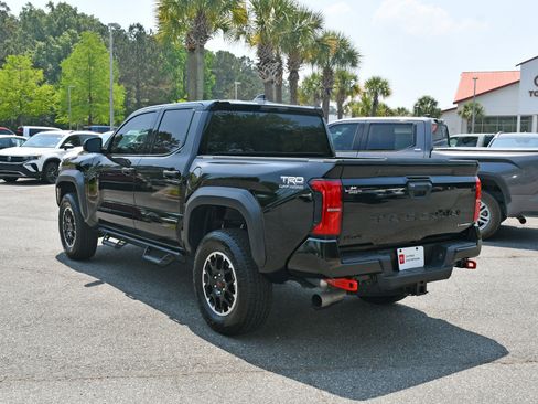 Certified 2025 Toyota Tacoma TRD Off-Road AWD/4WD image 3