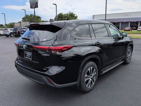 Used 2023 Toyota Highlander XLE AWD/4WD image 7