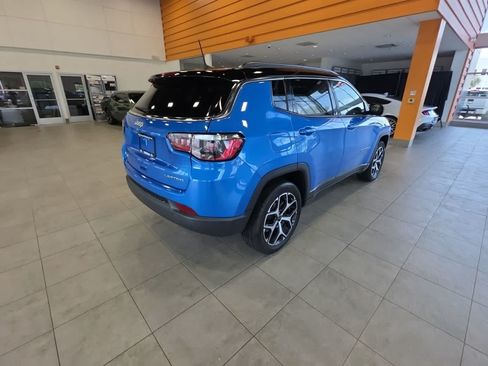 Used 2025 Jeep Compass Limited AWD/4WD image 12