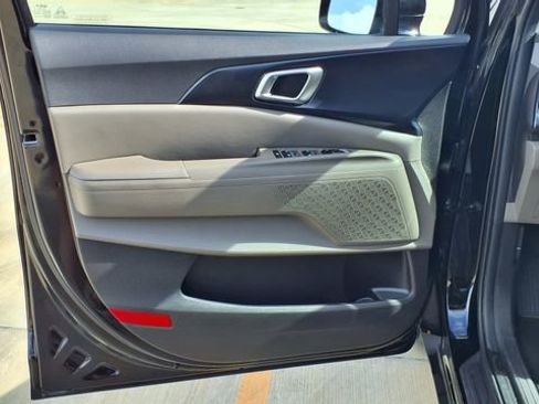 Used 2025 Kia Carnival image 15