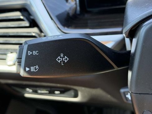 Used 2025 BMW X5 xDrive50e AWD/4WD image 23