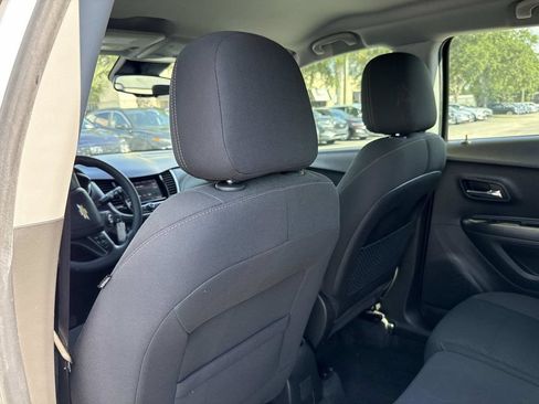 Used 2020 Chevrolet Trax LS FWD image 12
