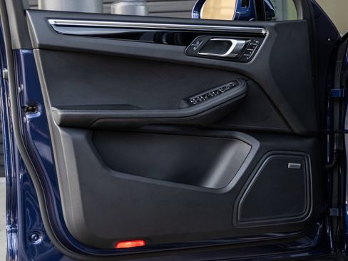 Certified 2026 Porsche Macan AWD/4WD image 22