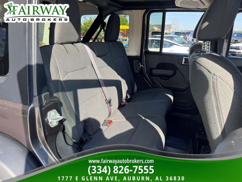 Used 2025 Jeep Wrangler Willys image 13